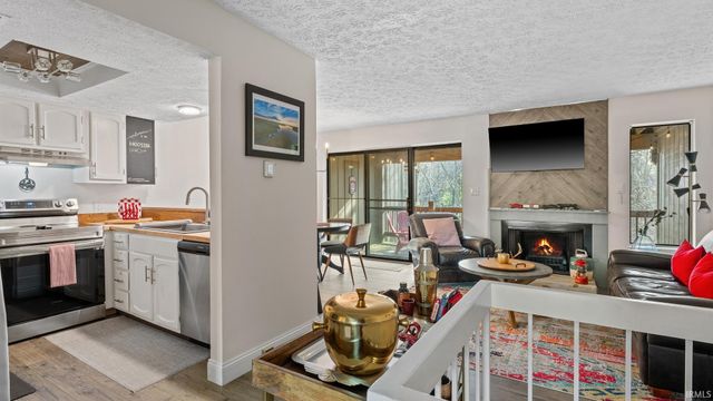 9006 S Pointe Ridge Ln Unit 4, Bloomington, IN 47401
