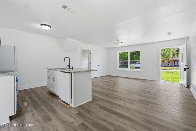8988 CASTLE Boulevard, Jacksonville, FL 32208