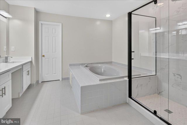 23 WESTWINDS DR, West Windsor, NJ 08550