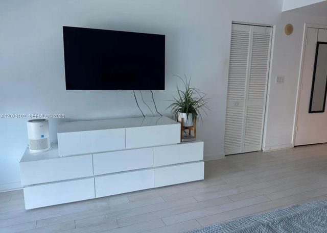 335 S Biscayne Boulevard 3706, Miami, FL 33131