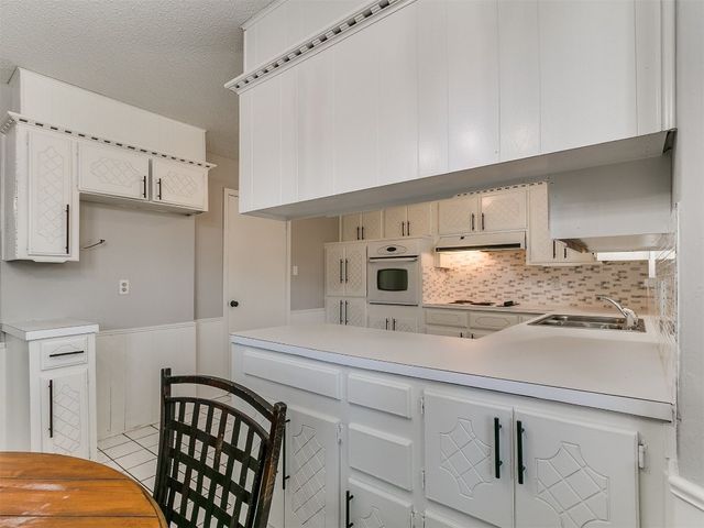 300 Woodside Drive, Norman, OK 73071