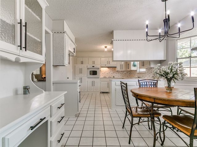 300 Woodside Drive, Norman, OK 73071