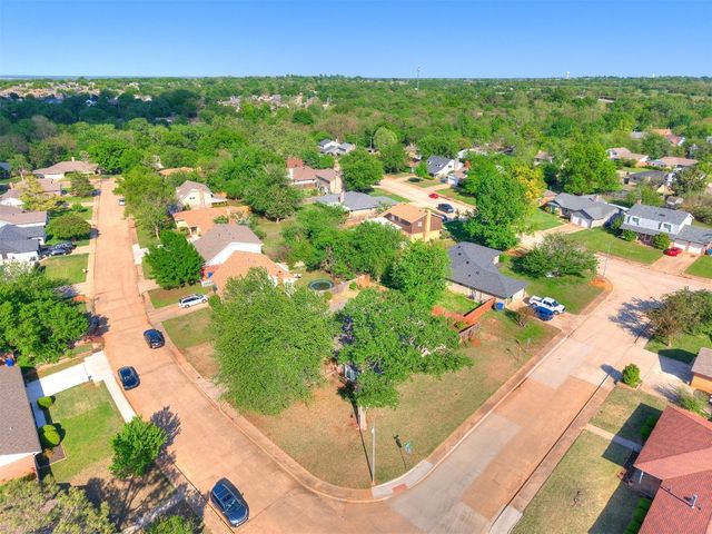 300 Woodside Drive, Norman, OK 73071
