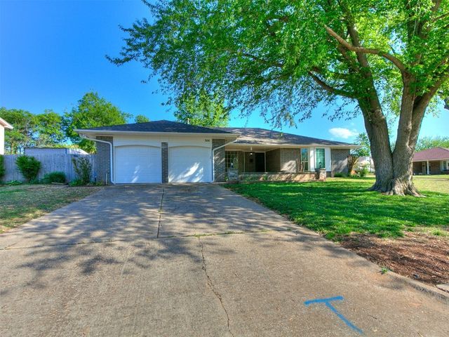 300 Woodside Drive, Norman, OK 73071