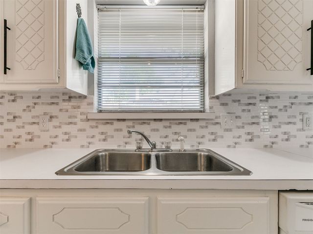 300 Woodside Drive, Norman, OK 73071