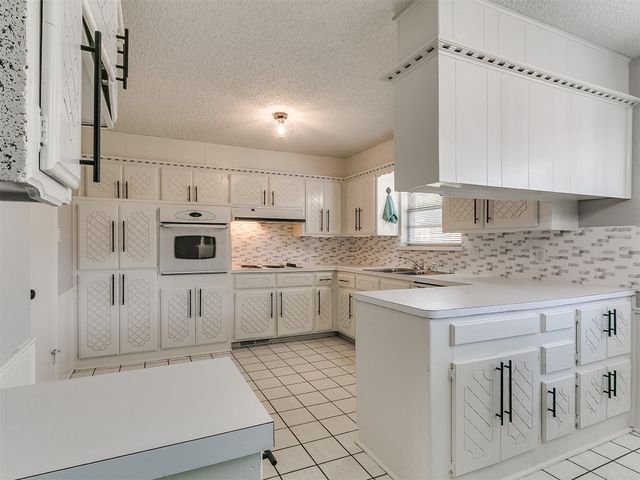 300 Woodside Drive, Norman, OK 73071