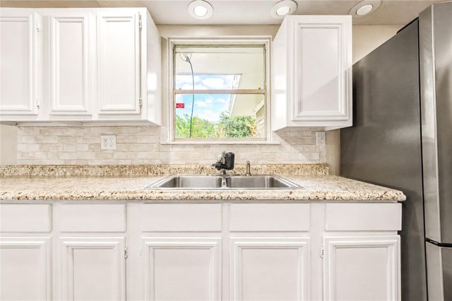 2614 7th Avenue N, Texas City, TX 77590