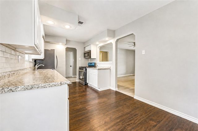 2614 7th Avenue N, Texas City, TX 77590