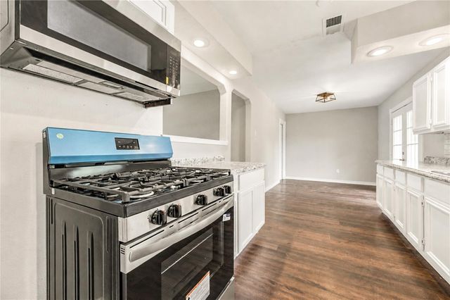 2614 7th Avenue N, Texas City, TX 77590