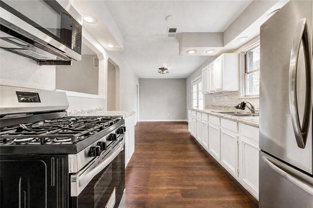 2614 7th Avenue N, Texas City, TX 77590