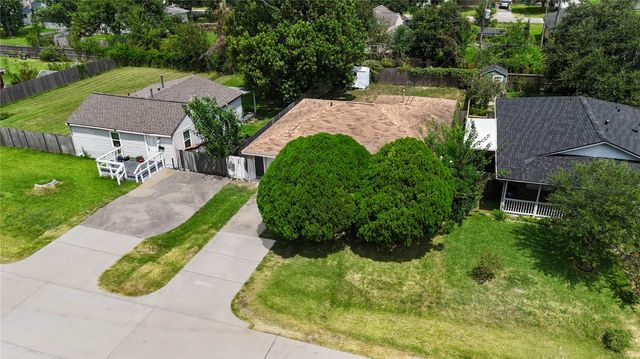 2614 7th Avenue N, Texas City, TX 77590