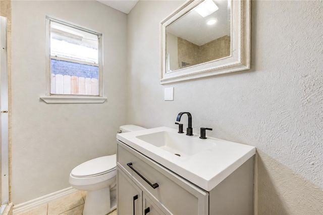 2614 7th Avenue N, Texas City, TX 77590