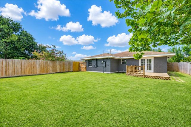 2614 7th Avenue N, Texas City, TX 77590