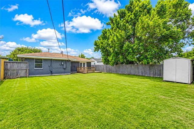 2614 7th Avenue N, Texas City, TX 77590