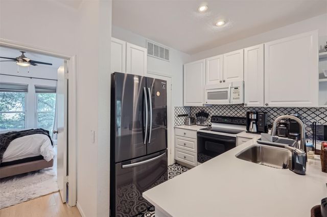 802 S 1st ST 215, Austin, TX 78704