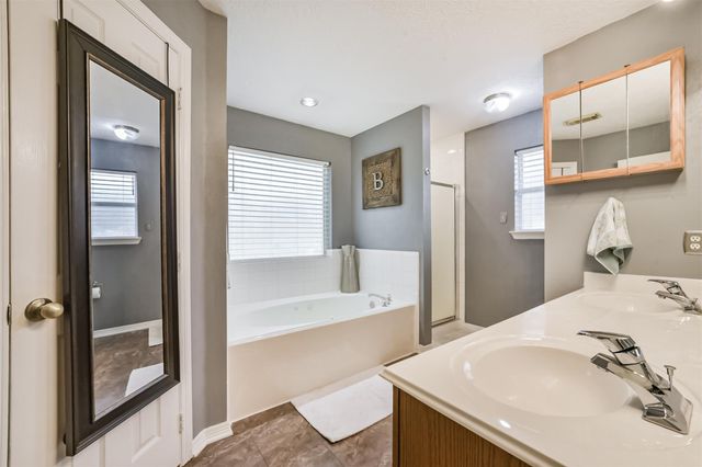 2723 Indian Mound Trail, Crosby, TX 77532