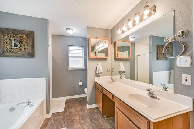2723 Indian Mound Trail, Crosby, TX 77532