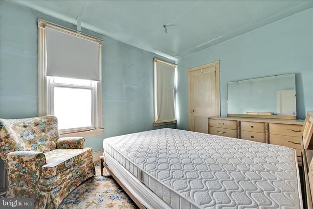 525 W MAHANOY ST, Mahanoy City, PA 17948