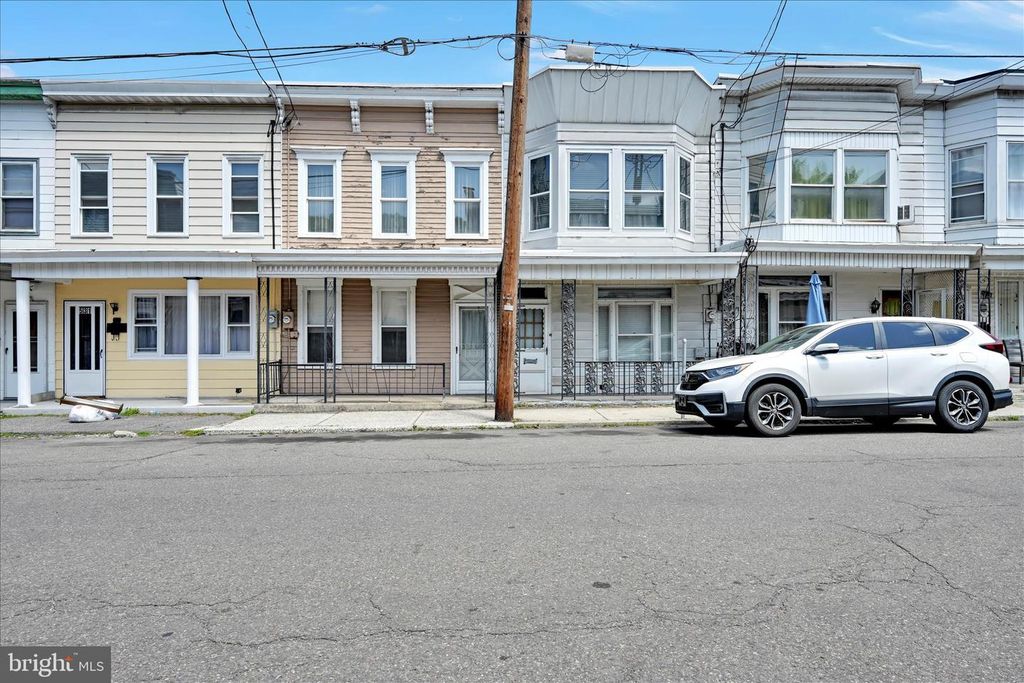 525 W MAHANOY ST, Mahanoy City, PA 17948