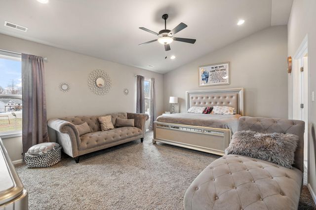 1089 Lakeview Drive, Hobart, IN 46342