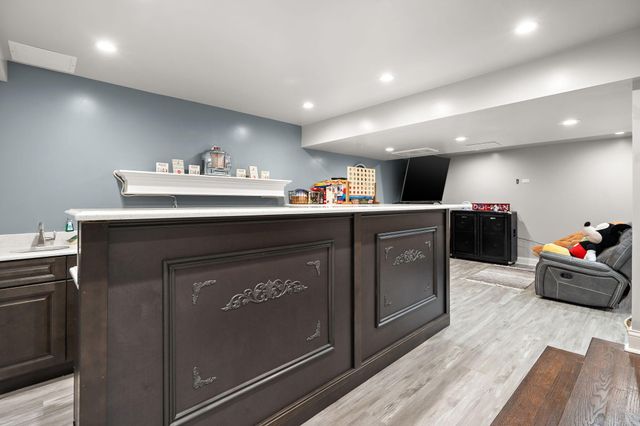 1089 Lakeview Drive, Hobart, IN 46342