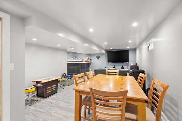 1089 Lakeview Drive, Hobart, IN 46342