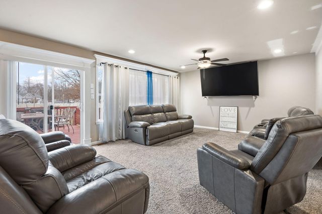 1089 Lakeview Drive, Hobart, IN 46342