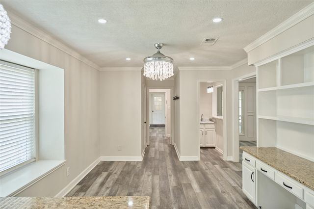 102 Springs Edge Drive, Montgomery, TX 77356