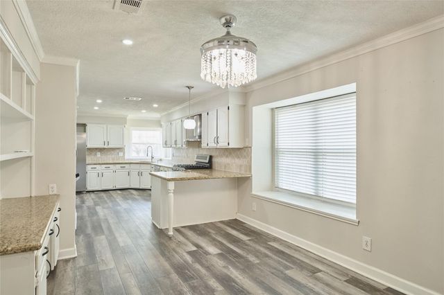 102 Springs Edge Drive, Montgomery, TX 77356