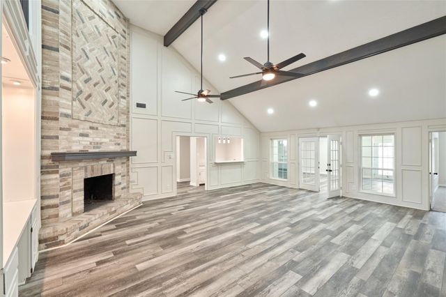 102 Springs Edge Drive, Montgomery, TX 77356