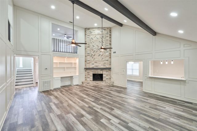 102 Springs Edge Drive, Montgomery, TX 77356