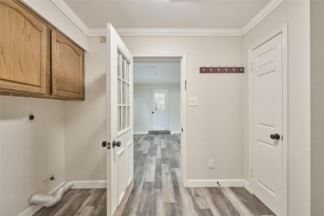 102 Springs Edge Drive, Montgomery, TX 77356