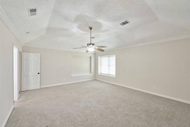 102 Springs Edge Drive, Montgomery, TX 77356