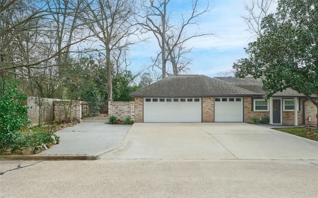 102 Springs Edge Drive, Montgomery, TX 77356