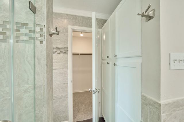 102 Springs Edge Drive, Montgomery, TX 77356