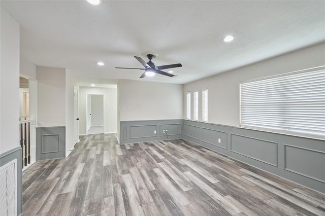 102 Springs Edge Drive, Montgomery, TX 77356