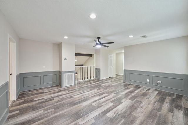 102 Springs Edge Drive, Montgomery, TX 77356