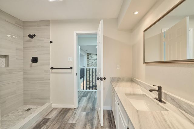 102 Springs Edge Drive, Montgomery, TX 77356