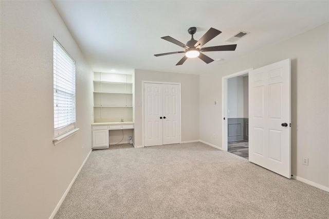 102 Springs Edge Drive, Montgomery, TX 77356