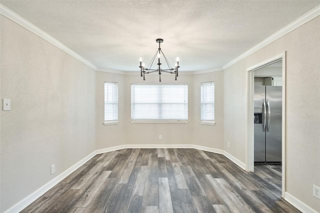 102 Springs Edge Drive, Montgomery, TX 77356