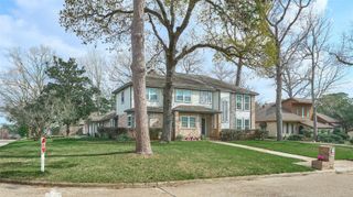 102 Springs Edge Drive, Montgomery, TX 77356