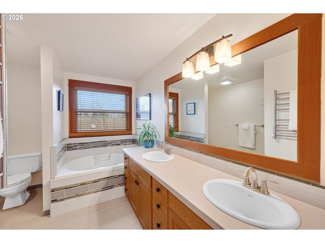 8380 Sw ROGUE Ln, Wilsonville, OR 97070