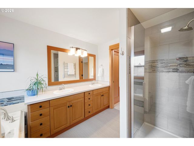 8380 Sw ROGUE Ln, Wilsonville, OR 97070