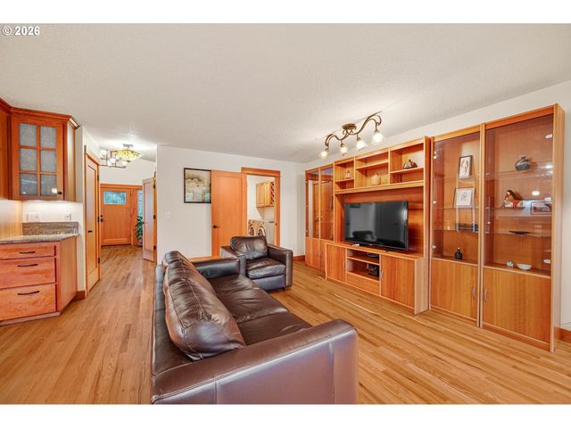 8380 Sw ROGUE Ln, Wilsonville, OR 97070