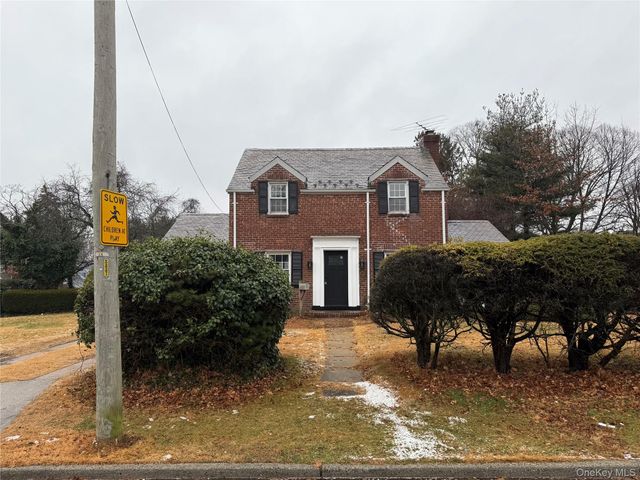 9 Center Street, Glen Cove, NY 11542