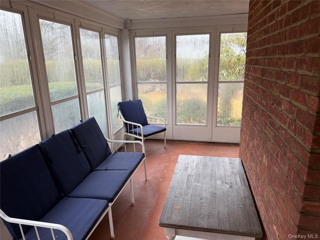 9 Center Street, Glen Cove, NY 11542