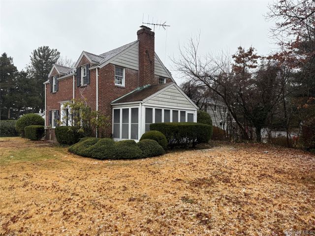 9 Center Street, Glen Cove, NY 11542