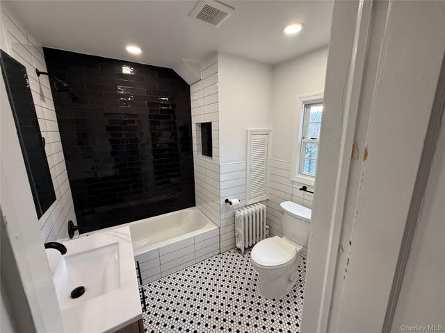 9 Center Street, Glen Cove, NY 11542