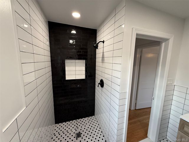 9 Center Street, Glen Cove, NY 11542