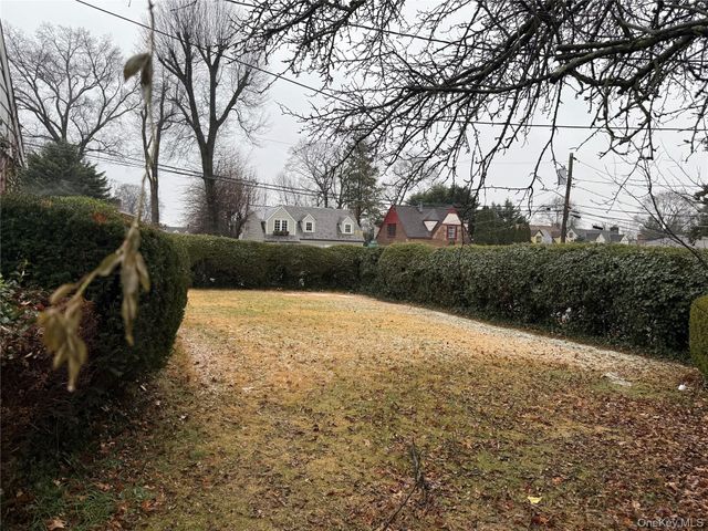 9 Center Street, Glen Cove, NY 11542